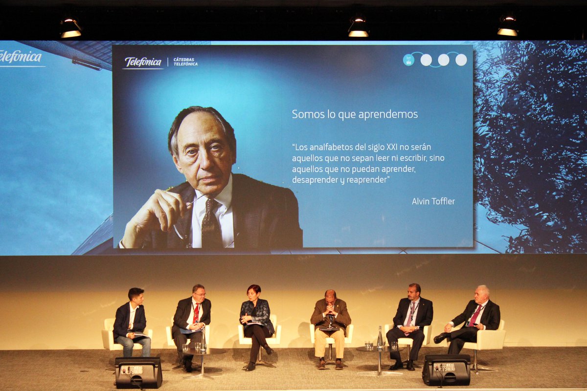Telefonica's tweet photo. Contamos con un total de 21 cátedras que, con base tecnológica, buscan aplicaciones en la educación, sanidad, productividad, eficiencia energética, sostenibilidad e innovación social.
"Hoy el aprendizaje continuo" es obligatorio han asegurado los rectores en #SentandoCathedra https://t.co/tAHghPxJ4s