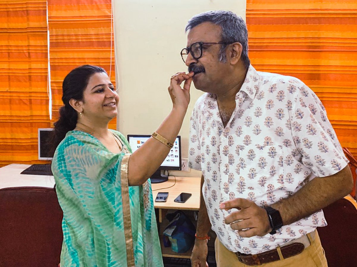 Team_Pathfynder's tweet photo. Celebrating our Founder Gaurav Hajela's ( @Pathfyynder) birthday today at office. 
It's such a blessing to have a mentor like him! 😇

#pathfynder #gauravhajela #celebrations #happybirthday #worklife https://t.co/0ILu3mrpHQ