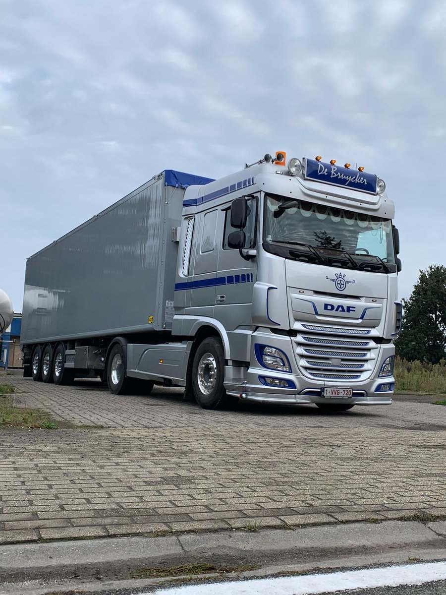 MFTCTrailers's tweet photo. De Bruycker uit het Belgische Blankenberghe stuurde een foto van hun nieuwe #KforceHD. #transport #kforce #kforcehd #kforceagrar #mastersinmovingfloortrailers #30yearsmovigfloortrailers https://t.co/QtPue1tIcR