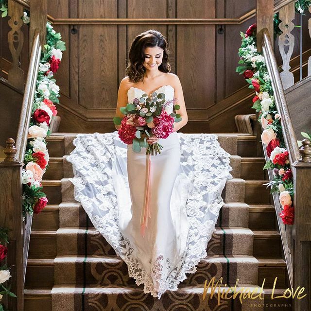 MLovePhoto's tweet photo. The grand staircase at @lougheskecastle is perfect for a dramatic entrance! 😍😍 #lougheske #lougheskewedding #lougheskewedding #weddinginspo #bridalinspo @aimeekirk1 @ultimatedressesdungiven @ultimatetouches @stylesalon_dungiven_ @thenuubeautysalon_ @… https://t.co/I8B3UNC7xj https://t.co/epS5oj8vJR