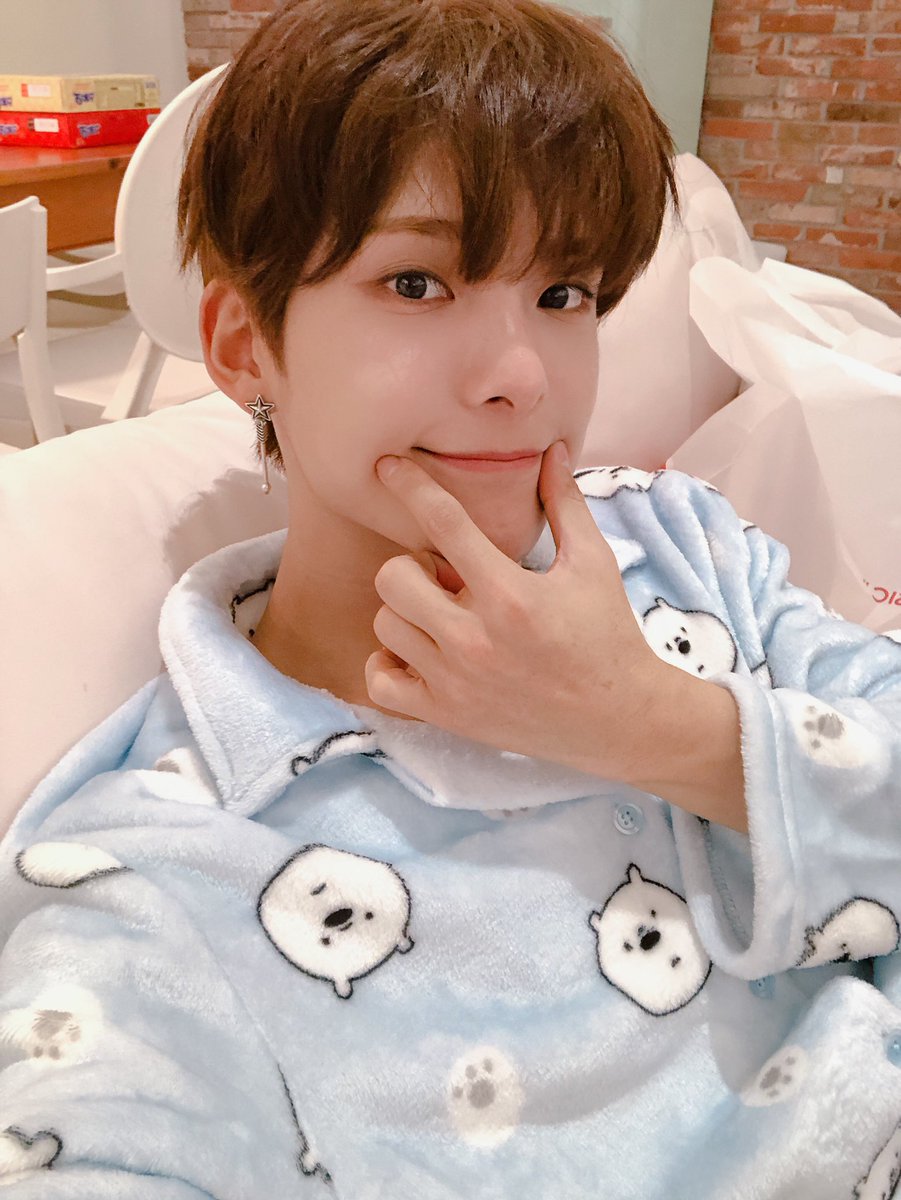 official_ACE7's tweet photo. [#에이스_준]
초이들 🤒어제 파자마 파티에서 사진 많이 찍어놨는데 정신이 없어서 못 올리고 잠들었어요🥺 💕늦게나마 업로드...❤️
#ACE #에이스 #CHOICE #삐딱선 #SAVAGE https://t.co/5i6peo4otp