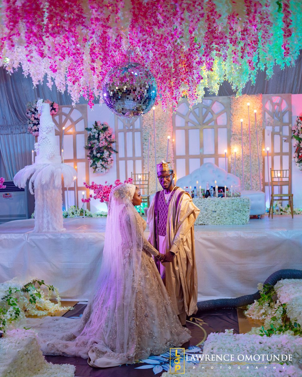 LopStudiosNG's tweet photo. Beautiful couple. 
Event planned and coordinated by @tmfashbridalsnevents 
Moment captured by @omotundegbenga for @LopStudiosNG 
#am2019 #mohas19 @mohas_19 https://t.co/nT4qjMm4Vx