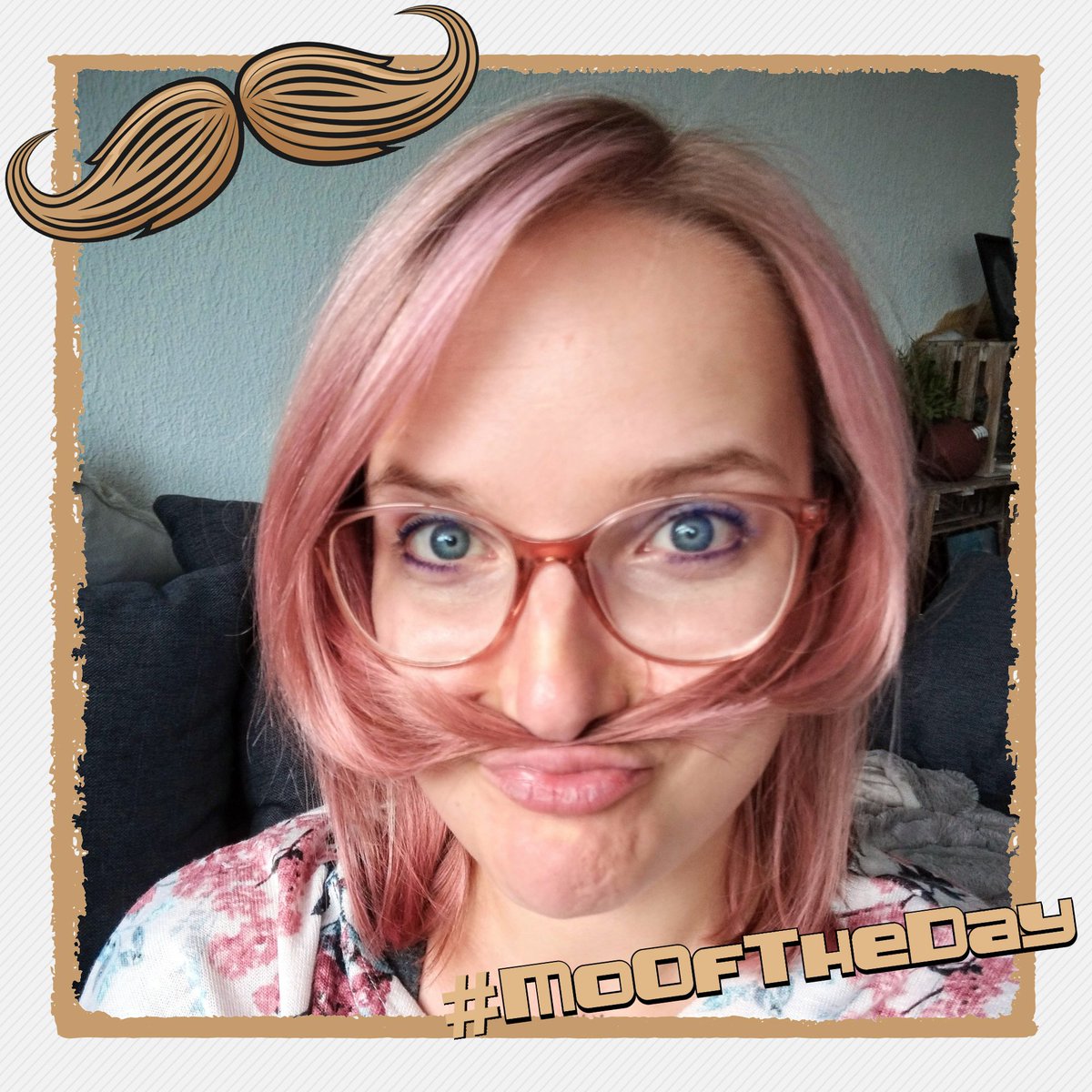 UniklinikAachen's tweet image. Die neue #Movember-Woche beginnt einem Foto von #MoSista💁‍♀️ Christina. Vielen Dank für deinen #MoOfTheDay. Damit nimmst du nicht nur an unserer Verlosung von 3 Gutscheinen für die Carolus Therme teil, sondern machst dich für das wichtige Thema #Männergesundheit stark👍.