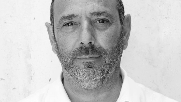 VibiaLight's tweet image. We interviewed the designer some of Vibia's iconic collections to uncover more about him and inspirations behind his creations. Don't miss our Q&amp;amp;A with Antoni Arola: soo.nr/WRCO

#vibia #vibialighting #vibialight #lightingdesign #lighting #design #architecture