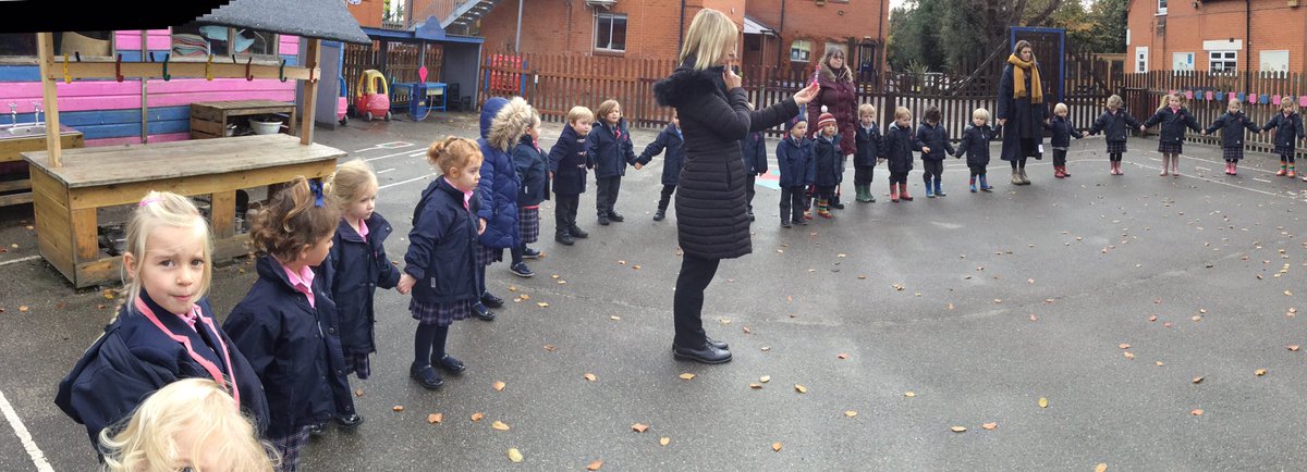 AlleynCourtNurs's tweet photo. 2 minute silence in the Pre Prep for all the brave soldiers that fought in the war 🌹❤️ https://t.co/NbW2aqat1q