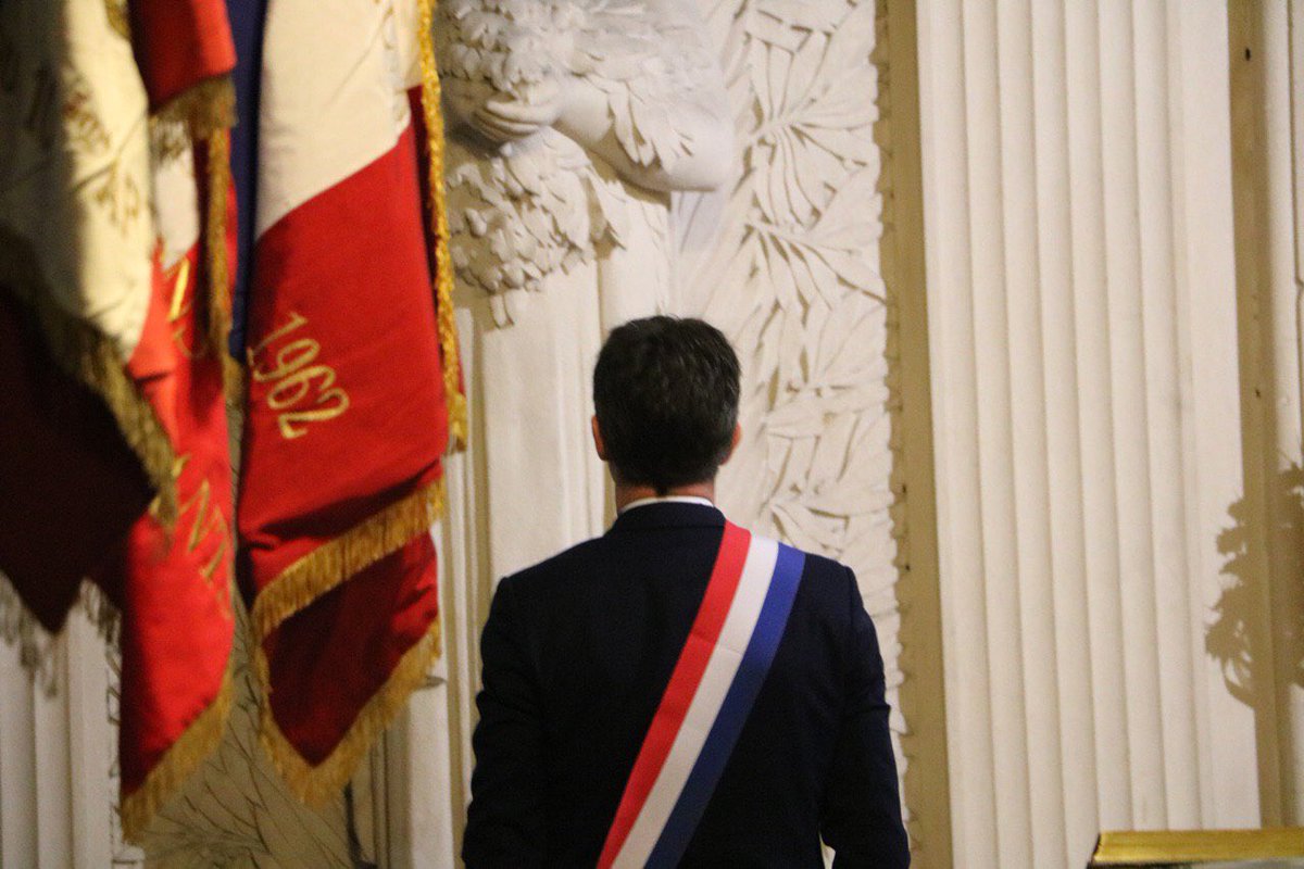 BGriveaux's tweet photo. « Quand la nuit essaie de revenir, il faut allumer les grandes dates, comme on allume des flambeaux. » 

Victor Hugo nous rappelle l’urgence des commémorations. 

La France remercie aujourd’hui tous ceux qui sont tombés pour elle. https://t.co/xXwIr7O0oN