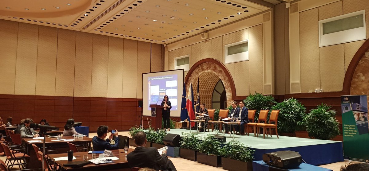 PPP_Ph's tweet photo. PPP Center Director Lerma Advincula presented how PPPs can be harnessed to finance energy efficiency projects to the participants of the LGU Forum on Opportunities for Energy Efficiency Projects held at the Asian Development Bank (ADB) Headquarter on November 11,2019. #LocalPPPs https://t.co/S05XgRlrPu