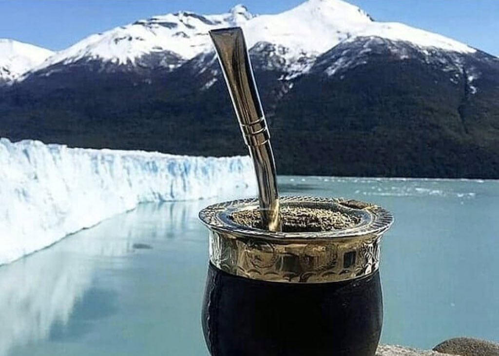 #BuenosDias #LunesDeSonrisas arrancamos la semana con unos ricos mates 🧉 y un paisaje único. 
Feliz lunes para todos!  Contanos cómo empieza tu semana 
Te leemos...