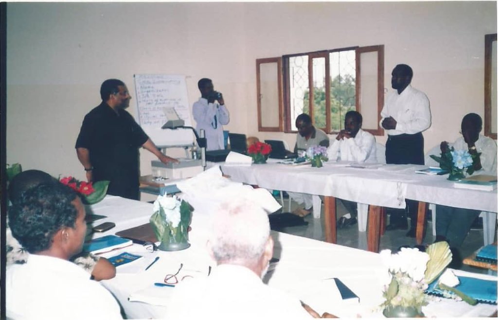 somalinews247's tweet photo. Serving the community and nurturing the next generation were always the pillars of SIMAD University’s approach of delivering knowledge to the #Somali nation. Who, in the photos, can you identify? #SIMADHistory #SIMAD20 https://t.co/XY37fglMYf