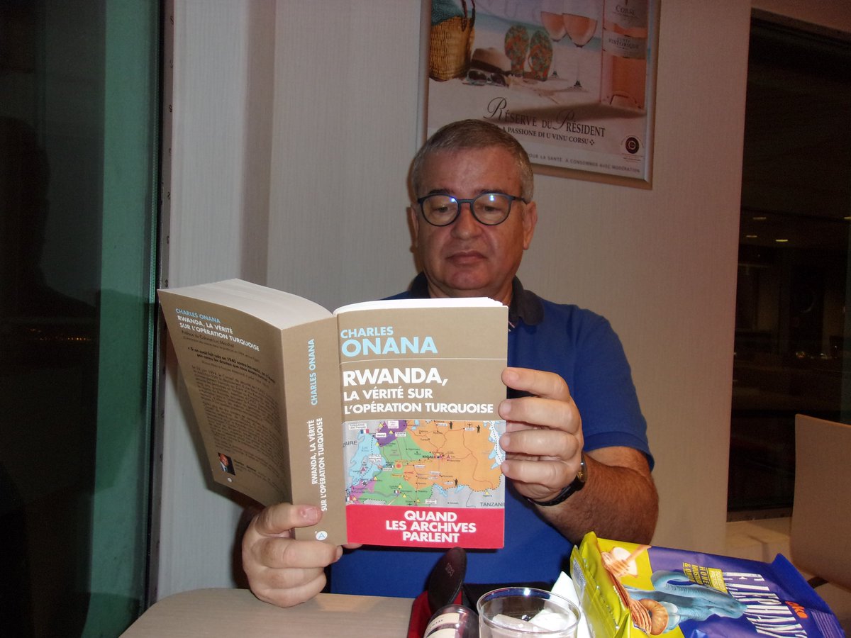 CheuzevilleH's tweet photo. Lors de mon passage à #Aiaccio, mardi dernier, j'ai réussi à trouver le dernier livre de #CharlesOnana, à la librairie #LaMarge. Ce livre ne m'a pas quitté pendant tout mon voyage. Je ne l'ai pas encore terminé. Photo prise à bord du "#JeanNicoli" en route vers Marseille. https://t.co/5ujrBhoJE9