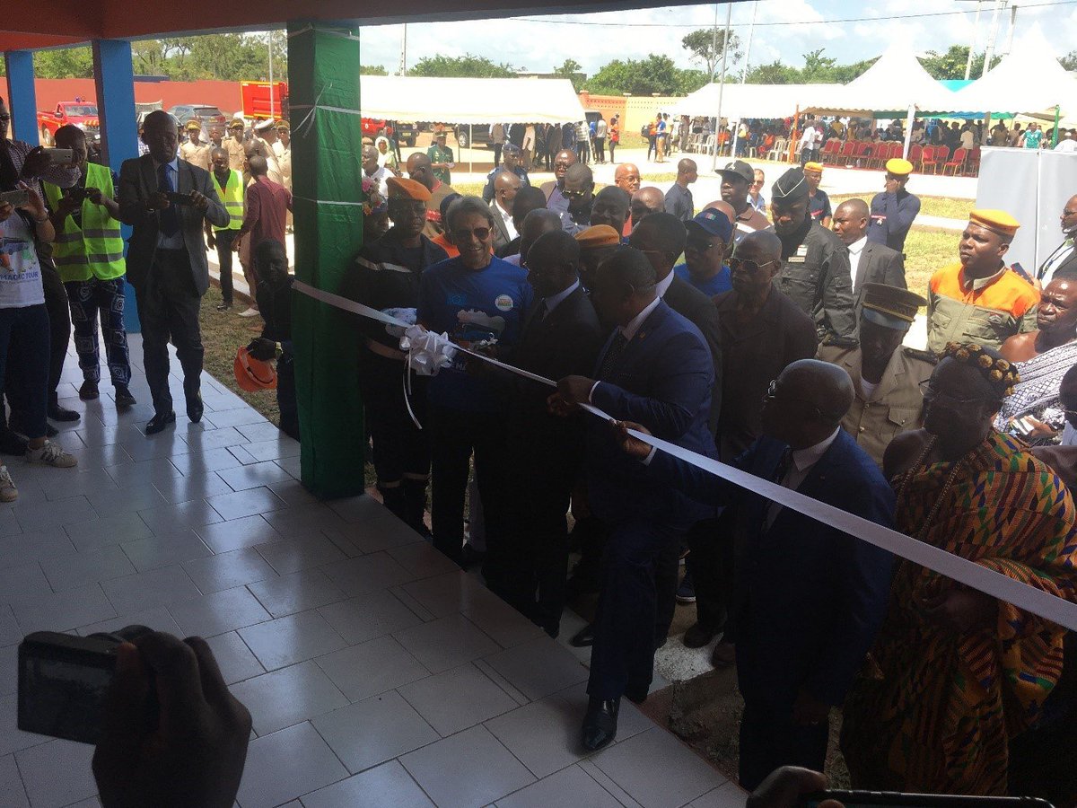 PompierCi's tweet photo. En image l'inauguration du CSU du Gontougo à Bondoukou avec le dons de l'ambassadeur de L'Union Européenne en Côte d'Ivoire et @asalfomagic leader du groupe @MagicSystemOffi plus de détails ici: https://t.co/Z24p80ngvZ https://t.co/pZbd5bfVmX