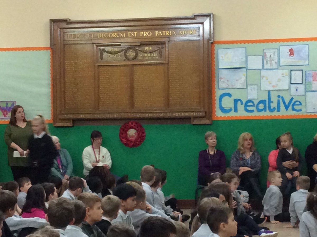 WoodsideRRS's tweet photo. #RememberanceDay #LestWeForget #silence #resprect @woodside_school https://t.co/GsfyKeWkdg