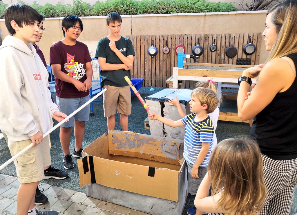 MaaianZelman's tweet image. #earlyyears collaborating with HS #Robotics to design a conveyor belt for their airport project. Mixed-age learning at its best! @WBAISIsrael @AStrutin @hello_ms_bianca