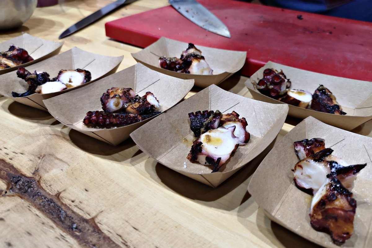 Shybarum's tweet photo. #Pulpo de #Discefa preparado por @pacocinillas en nuestro stand
Otro nivel...

#Shybarum #distribucionvalencia  #pulpo #gastronoma19 #gastronoma https://t.co/JH3mWcciUI