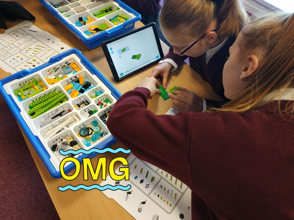 Learnit_Ireland's tweet photo. Onto our 2nd group our future Engineers in @teagasc. After learning about the DNA of plants, they're over with us now learning about how Robotics can be helpful in the world of Agriculture. @ScienceWeek @scienceirel #ScienceWeek19 #sciencerocks @LEGO_Education https://t.co/SnAyK4hq1H