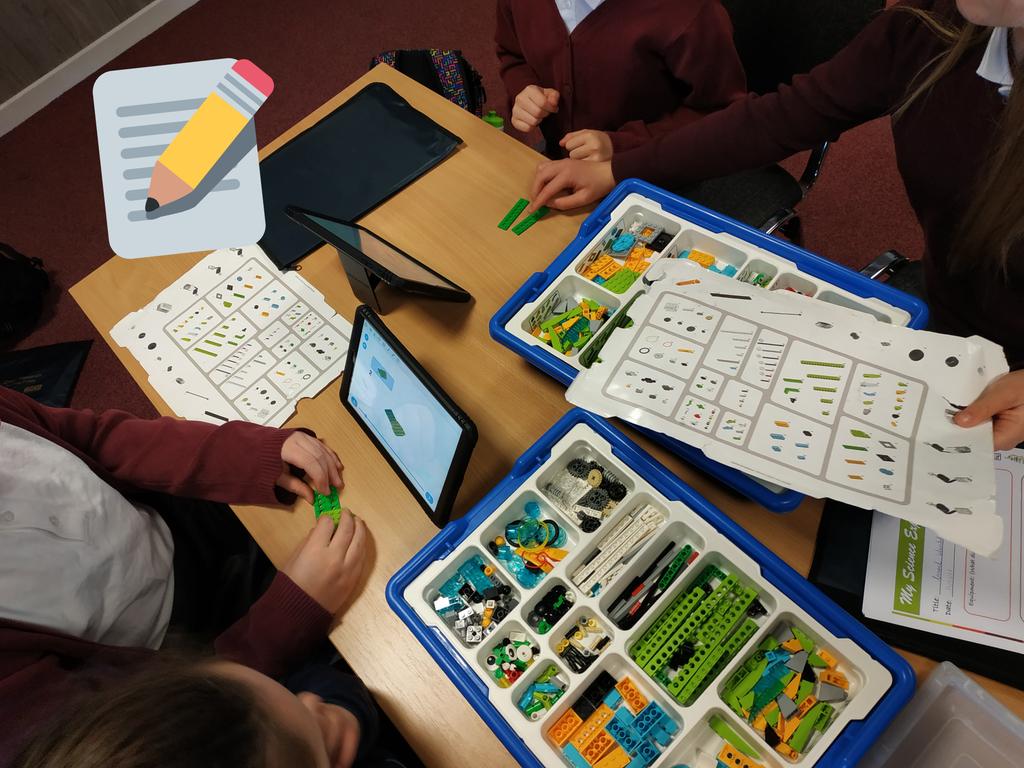 Learnit_Ireland's tweet photo. Onto our 2nd group our future Engineers in @teagasc. After learning about the DNA of plants, they're over with us now learning about how Robotics can be helpful in the world of Agriculture. @ScienceWeek @scienceirel #ScienceWeek19 #sciencerocks @LEGO_Education https://t.co/SnAyK4hq1H