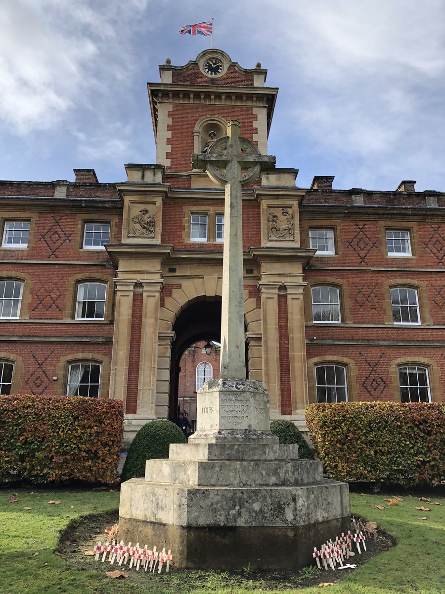 KESWitley's tweet image. Staff, pupils and @OldWitleians marked #Armistice2019 by laying wreaths and poppies at our War Memorial. More than 1500 pupils served in the conflict and the Memorial commemorates 93 Masters and former pupils known to have died in WW1. #RemembranceDay2019 #KESWCommunity