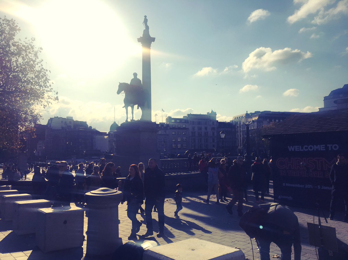 MelBenson111's tweet photo. #XFactorCelebrity with a ridiculous view on Sat night, Trafalgar Square on #RemembranceSunday & @RadioRooftopLdn for the view...π
@TheXFactor #OutTheBox #SomeWeekend #Thankful
Back to #ManicMonday... https://t.co/x16OEEGtXy