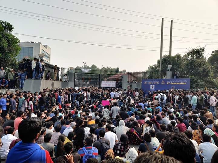 UmarKhalidJNU's tweet image. In complete solidarity with my alma mater. The JNU students by fighting against fee hike are fighting not just for themselves, but for the future of millions of under-privileged citizens of this country who aspire for education, equality & dignity.
#StandWithJNU #jnuprotest
