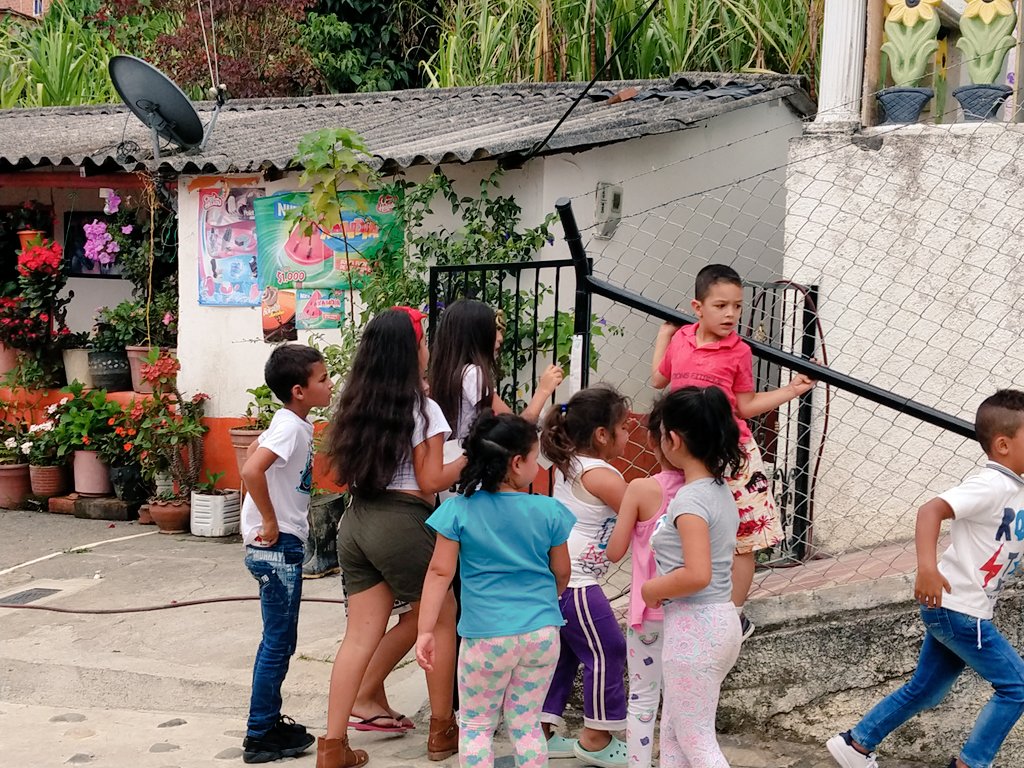 396Daniela's tweet photo. Actividades recreativas, carrera de observación, juegos cooperativos y competitivos con los niños y niñas de la vereda La Aldea.
#INDER @JaimeVillayepe3 @sebasgallego17 @gioruiz32 @AndrsCo19178191 https://t.co/wPChZKT599