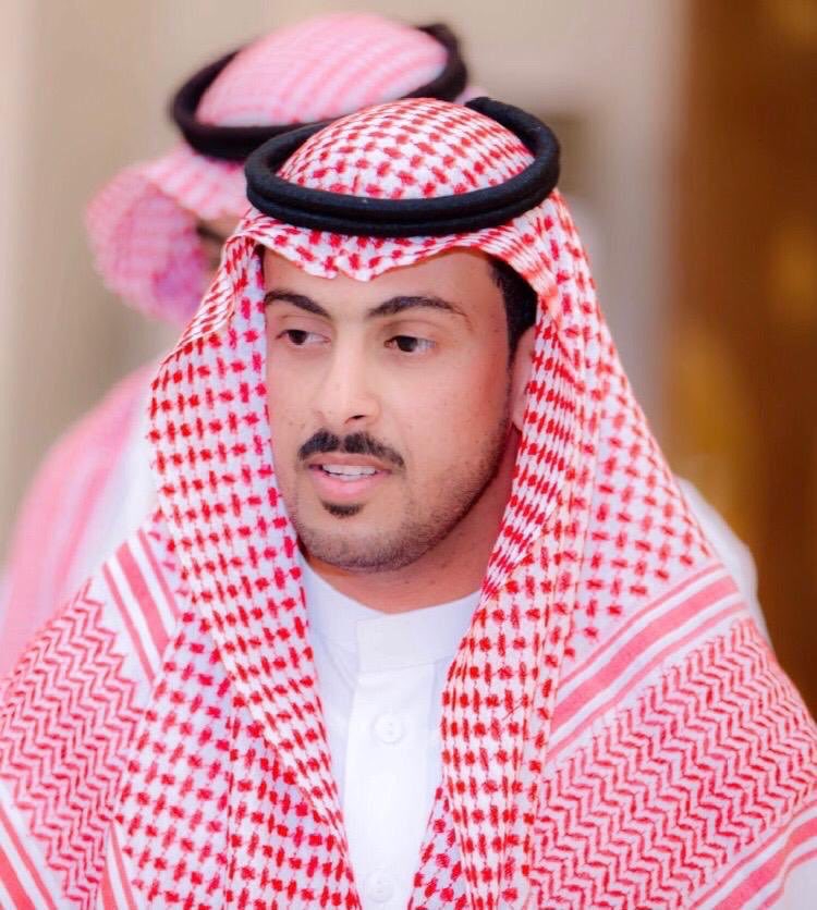 💠 الشاب "حسام علي فراج المزروعي" يحصل على #وسام_الملك_عبدالعزيز من الدرجة الثالثة بعد تبرعه بكليته لأخيه🎖
.