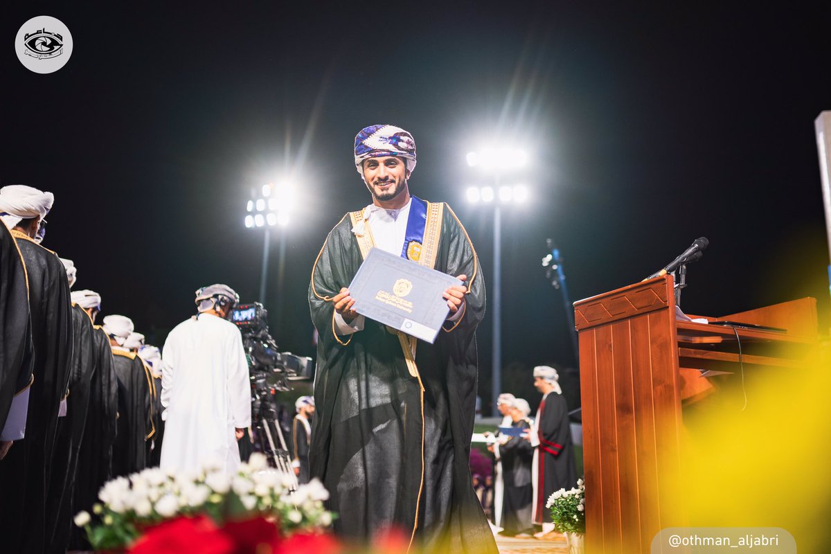 PhotoSocietySQU's tweet photo. على خشبة التتويج تعلو ابتسامات التخرج ويزدان الفرح 🎓✨

#مستعدون_للمستقبل
#فرحة_تخرج٢٠١٩
@SQUAnwaar https://t.co/C92E8PrcxP