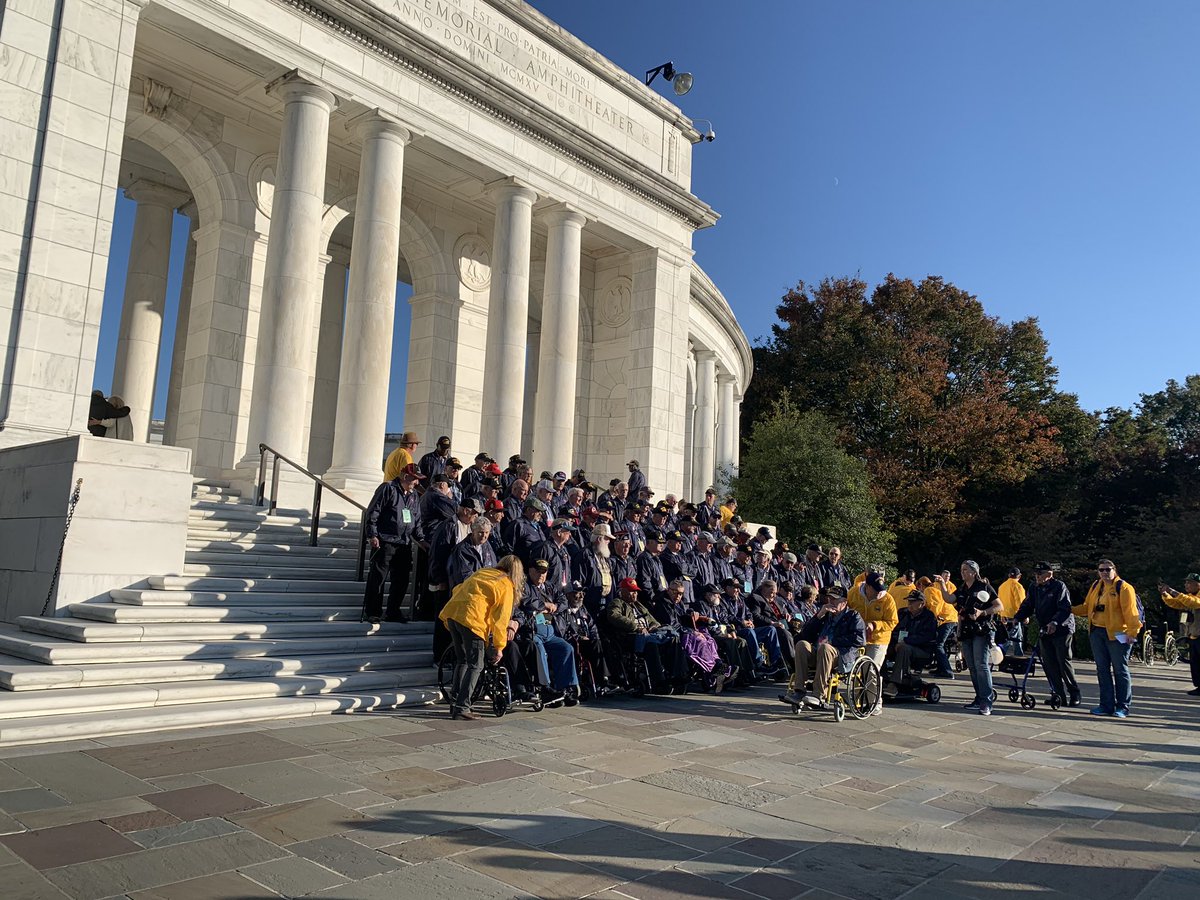USUExtTechTalks's tweet image. Completely magical to be in the nation’s Capitol. Even more magical to see this group of Veterans everywhere I went. Happy Veteran’s day to those who serve and have served our great country!