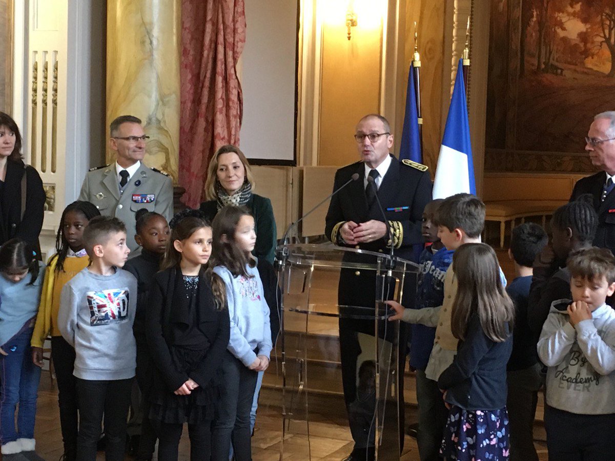 BeaudouinSo's tweet photo. A #Limoges, en ce #11Novembre nous commémorons l’armistice de 1918 et rendons hommage aux 1,4 millions de soldats fauchés par la guerre.
Nous saluons la mémoire de nos soldats morts en 2019 en #Opex 
#NeJamaisOublier https://t.co/WIErS8Ch96