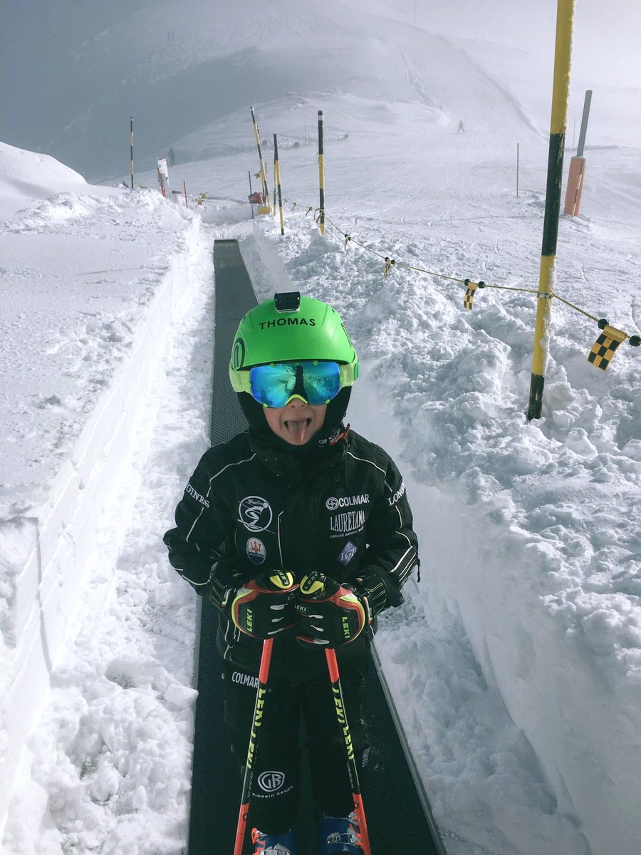 Making kids happy is what we do best 😀

#grskischool #skischool #livigno #stmoritz #skiingisfun #funtimes #engadin