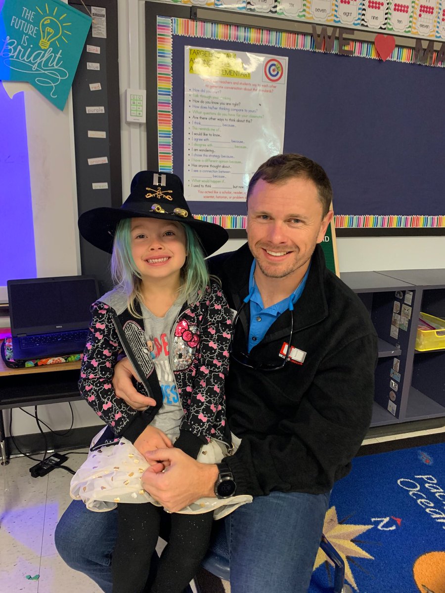 TeamCaldwell17's tweet photo. Happy Veterans Day! We got to celebrate in an #otterlyamazing way by meeting a real veteran!Thank you Mr. Gevry for coming and speaking to our class! @OceeElem https://t.co/fX26PEKdRE