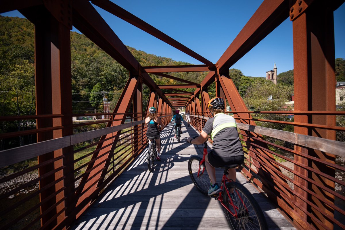 kayakschool's tweet photo. Grab your friends and hit the D&amp;L Trail this weekend! What a perfect time of year to go for a bike ride!

 Lehighton Outdoor Center 
#LOCBiking #BiketheLehigh #Biking #BikeAdventures #BikeRentals #BikeShuttle https://t.co/Zu8dpjzp83
