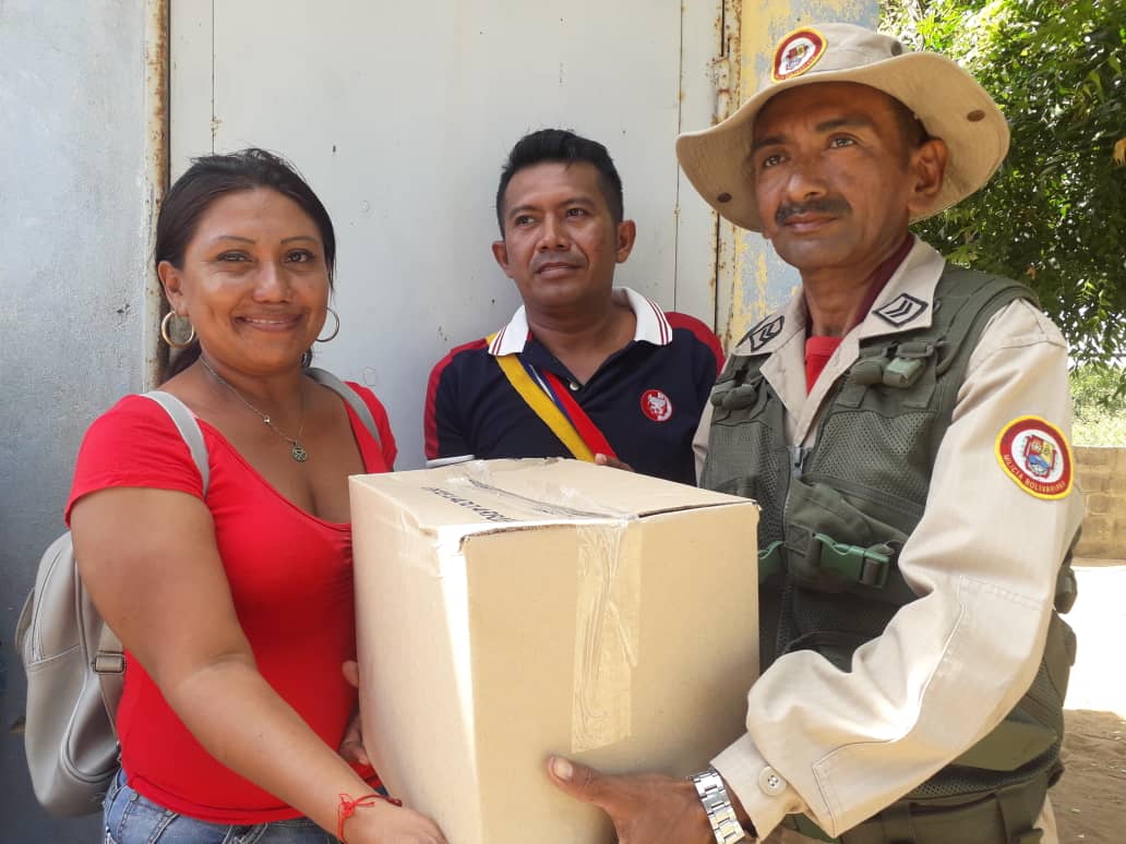 Continuamos nuestros despliegues en el marco del Plan Especial Indígena gracias al apoyo del Presidente <a href="/NicolasMaduro/">Nicolás Maduro</a> y nuestra hermana <a href="/aloha_nunez/">Aloha Núñez</a> en esta oportunidad atendiendo a comunidades indígenas de la parroquia Guajira con más de 6 mil cajas CLAP #RespaldoTotalAEvo