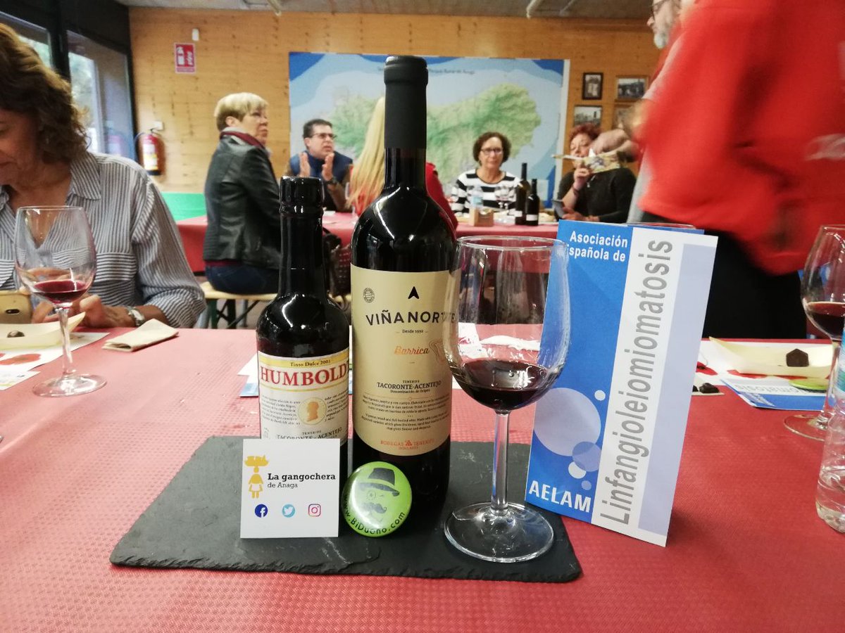 El sábado disfrutamos de una actividad dentro del mes del vino de @tacovin en #LaLaguna. Pasamos una mañana fría pero entretenida disfrutando del #chocolate y los #vinos de @bodegavinanorte en @Gangochera. Los beneficios se destinaron a @ASOCIACIONAELAM  #noviembremesdelvino