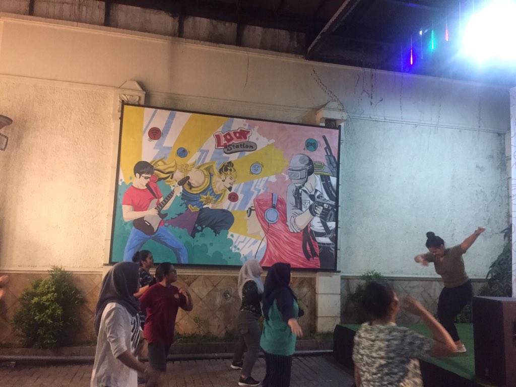 loopstationid's tweet image. Lemak numpuukkk? Aduhhh hempaskaannn ajaaaa loopers..
Daripada senin malem mager, melimpir ajaaa ke @loopstation.sby 
Ikutan aja Aerobic bareng temen-temen @fit_and_fun_club!
Pengen gabung?
Langsung aja kontak @fit_and_fun_club, Gratissss! 
#Loopstationsby
#Loopcorner3