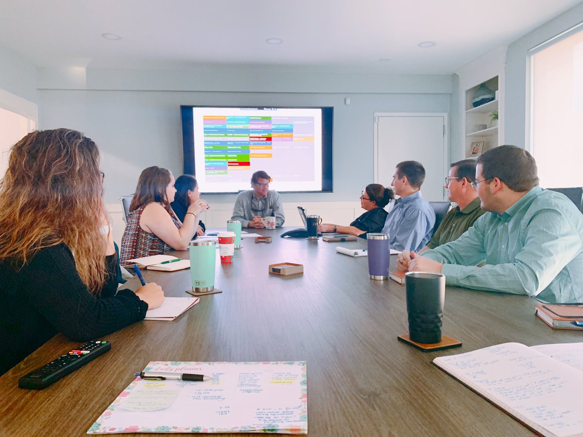 ReveerGroup's tweet photo. Getting ready for a productive week! 💪🏼 #ReveerTeam https://t.co/lBQtXjn7KQ