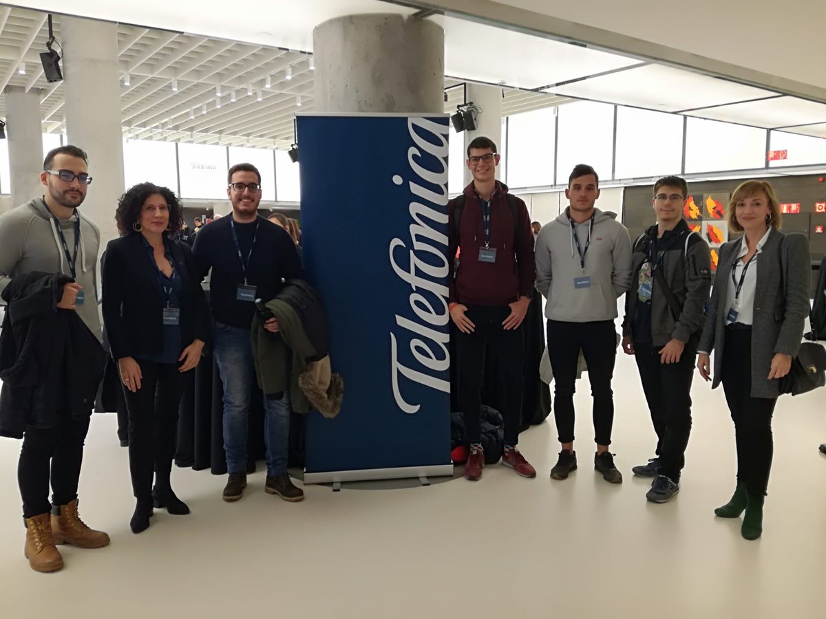 CatedraTEF_UVa's tweet photo. Componen nuestra delegación el vicerrector del Campus de Segovia, @ASTINGM; la directora de la @ETSIT_UVa, @patriFerReg y Amelia García Garrosa, directora de la @inf5g_UVa, junto con el director de nuestra Cátedra y @Lourdes_CD y @CaDelSah del @PC_UVa.
#SentandoCathedra https://t.co/ivb9MBNOLB