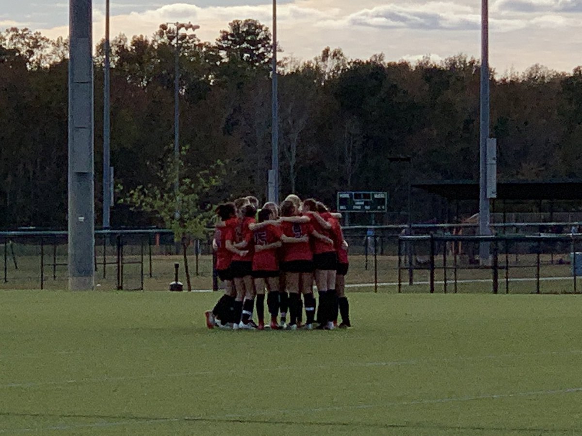 BeiketoaT's tweet photo. A beautiful day for a National Championship! Bring it to the PITCH UCC Lady Cougars!⚽️ @jathomas0 @callahbs1977 @UCC_Athletics @UCCWSoccer https://t.co/GRXGPlu9zH