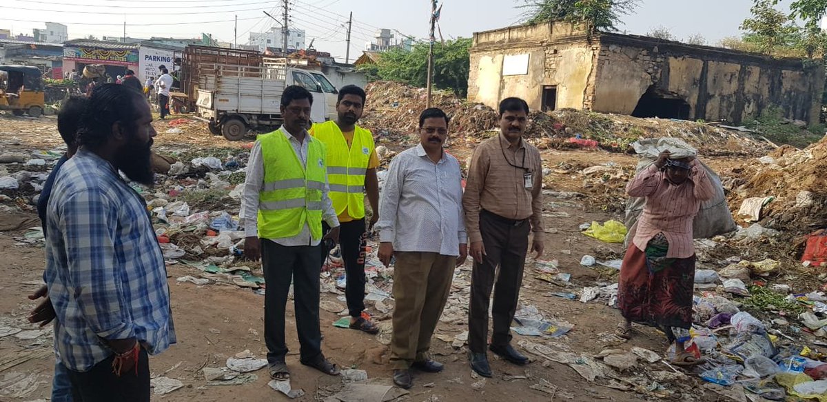 SantoshnagarDC's tweet photo. Conducted sanitation inspection in the morning at Madannapet vegetable market, in the evening ensured the garbage is cleared, here are the before and after pics  #swachhhyd #teamghmc @arvindkumar_ias @bonthurammohan @KTRTRS @musharraf_ias @CommissionrGHMC @acitghmc @GHMCOnline https://t.co/S3RYLFU0s7
