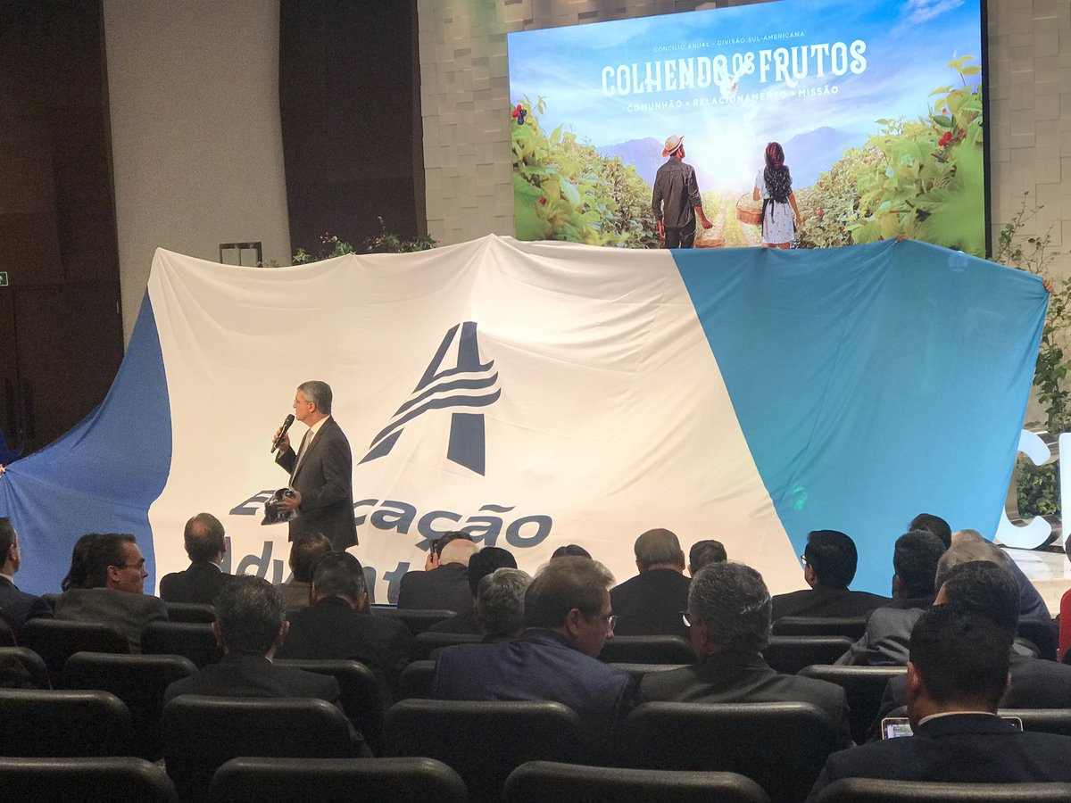 karolineramosa's tweet photo. Lanzada la nueva logo marca de la Educación Adventista en el #ConcilioAnual #dsa https://t.co/qeSE1mclaP