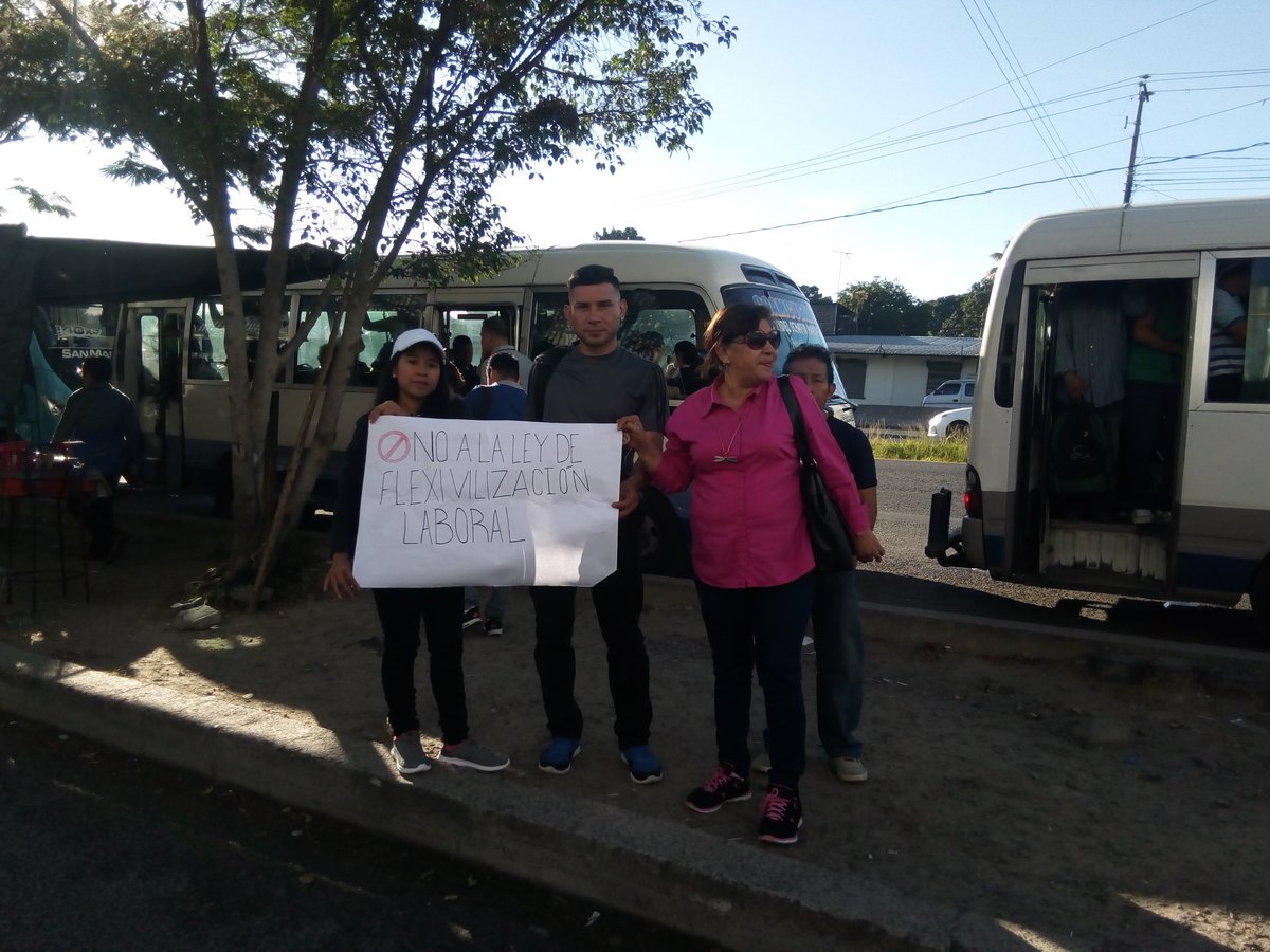 CIRACOFICIAL's tweet photo. Trabajadores/as de San Martín integrantes de #SETRAMUSAM #CIRAC manifiestan su rechaso a la propuesta de @PDC_OFICIAL  que buscan quitar los derechos a la clase trabajadora #NoAlaFlexibilidadLaboral @ARENAfraccion @PCN_Oficial @AsambleaSV @PDDHElSalvador @PGR_SV @OITnoticias https://t.co/9Ar8AALlQU