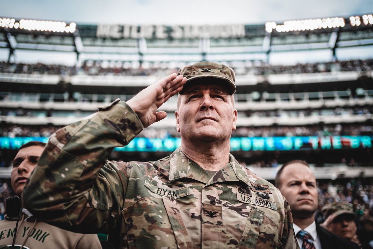 nyjets's tweet photo. Land of the free. Because of the brave.

Thank you. 🇺🇸

#VeteransDay | #SaluteToService https://t.co/jwbtrEDzXV