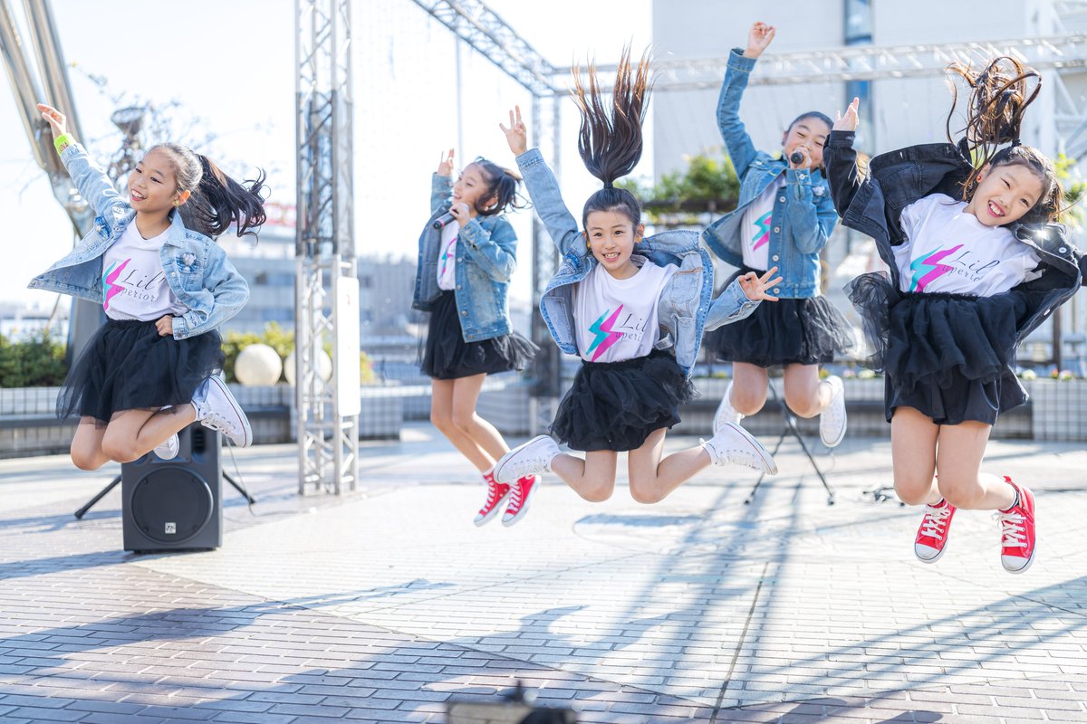 YuyukeX's tweet image. 20191110 戸塚大掃除スペシャルライブ 戸塚駅屋上はと広場

Lil'superiors（リルスペ） さん

ジャンプ一発！

#リルスペ
#Rainbowstar
#UNISTA
#ユニスタ
#戸塚
#はと広場

#おつかれいんぼーすたー