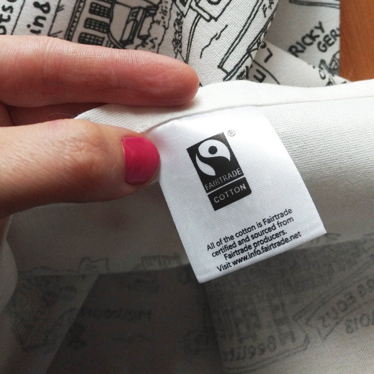byChantelleBell's tweet photo. This tea towel has been printed using vegan friendly ink onto fairtrade organic cotton by @FairTOrganic I am going to be working with them to produce personalised tea towels, a prefect second year anniversary present or wedding gift #fairtrade @FAIRTRADE #organiccotton https://t.co/JUpU90DY5w