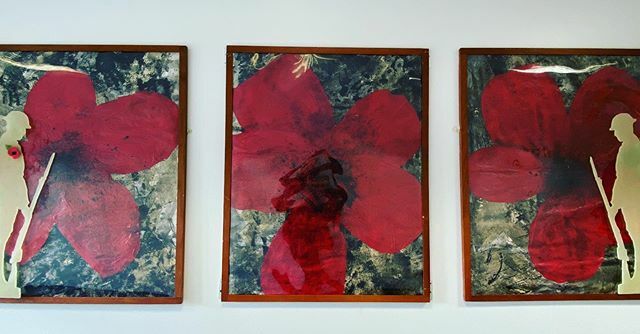 oldfield_AT's tweet photo. Remembrance Day 2019. 
Artwork has been created by our year 7 and 8 students. The techniques used are reflective of the dark gritty conditions that war brings. Two soldiers can be seen, one looking back, one looking forward. These are reflective of our t… https://t.co/6PzWkdl5BD https://t.co/NOPJ6LcGoA