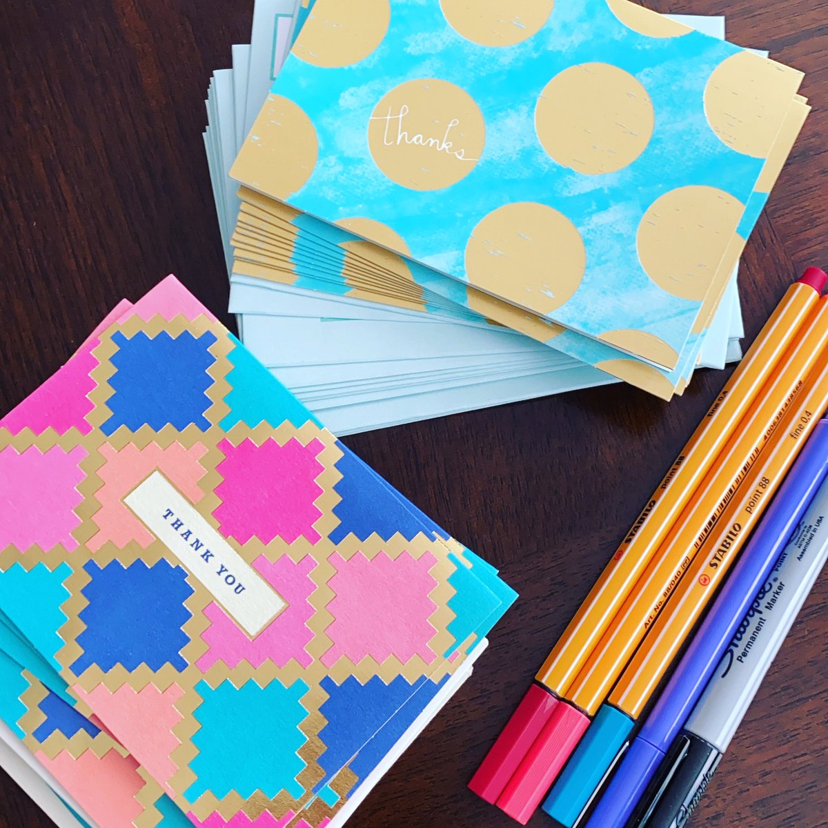 ErinPollittFNE's tweet image. Starting out the week by sending handwritten notes of thanks to our nurses at @dcfne for #ForensicNursesWeek! 💌📬