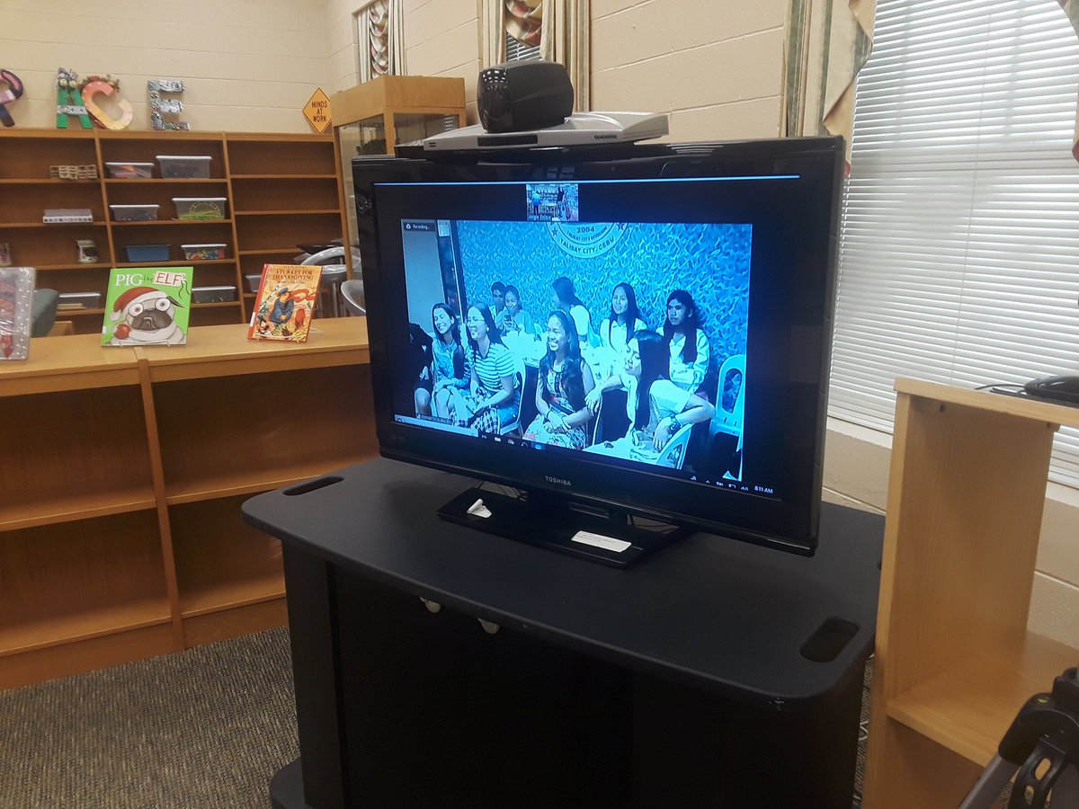 LibraryScorpion's tweet image. We are video conferencing with students in the Philippines this morning. Sharing information about our countries and schools. #LearnCreateShare @imferguson93 @SMSScorpions @RichlandOneSupe @RichlandOne
