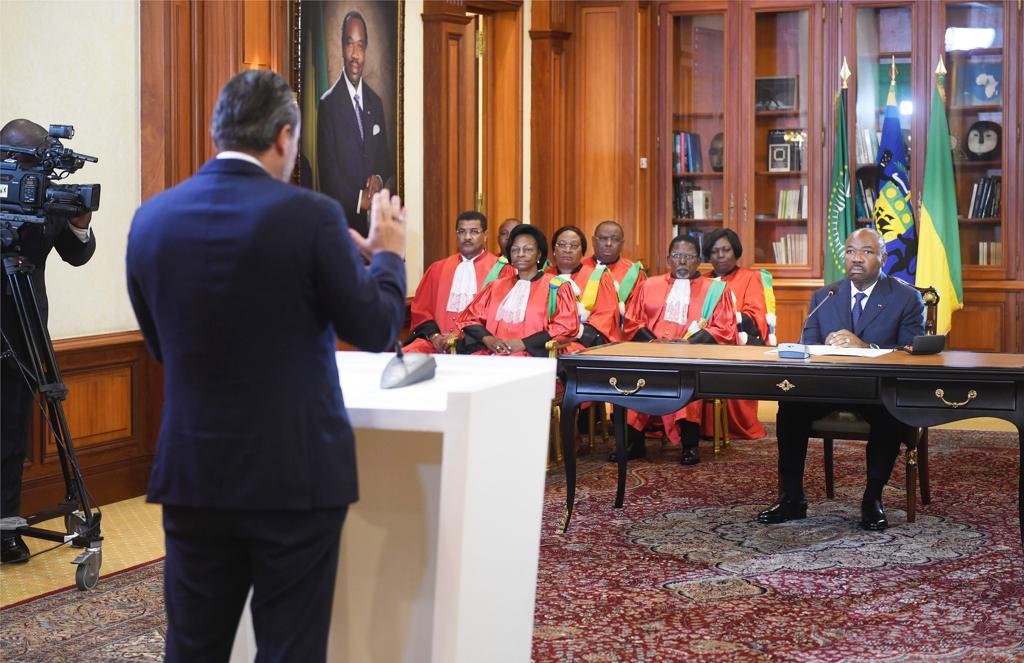 #Gabon Ce lundi 11 novembre, j'ai eu l'honneur, en ma qualité de nouveau membre du gouvernement, de prêter serment devant le <a href="/PresidentABO/">Ali Bongo Ondimba</a>, que je remercie à nouveau très respectueusement pour sa #confiance. Je remplierai cette nouvelle mission avec #énergie et #détermination.