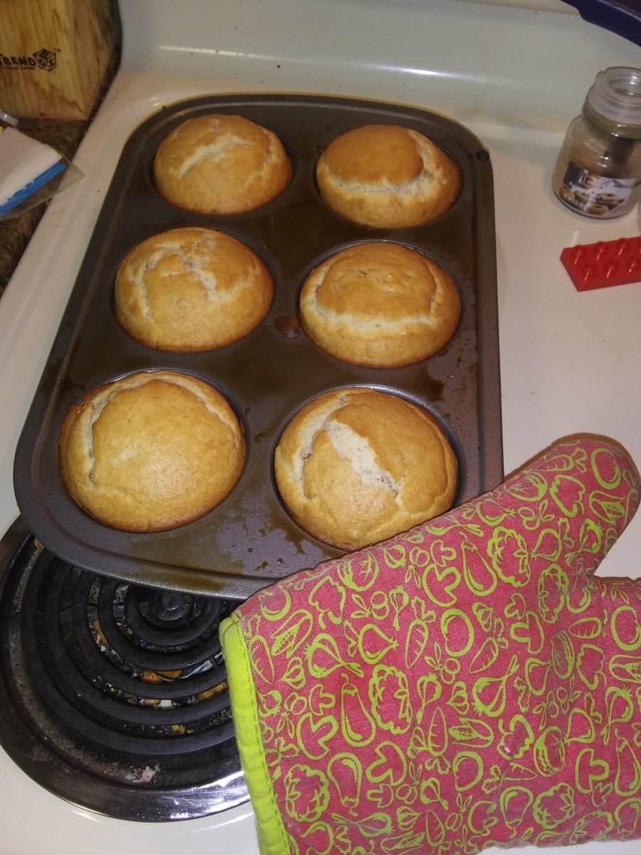 Jays_ballgirl's tweet photo. I made 12 of these jumbo apple cinnamon muffins for dessert for our #KikkomanParty yesterday and they were a BIG hit with our guest!! Not one of them could guess there was #Kikkoman soy sauce in them #Sponsored #food #foodie #Friendsgiving #dessert #muffins #FriendsFamilyFood https://t.co/6WGGjjid0A