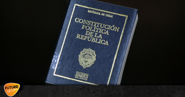 futurofm's tweet photo. La Constitución fue el segundo libro más vendido en la primera semana de noviembre https://t.co/0CHAcQyTlk https://t.co/KEY7KtZsuS