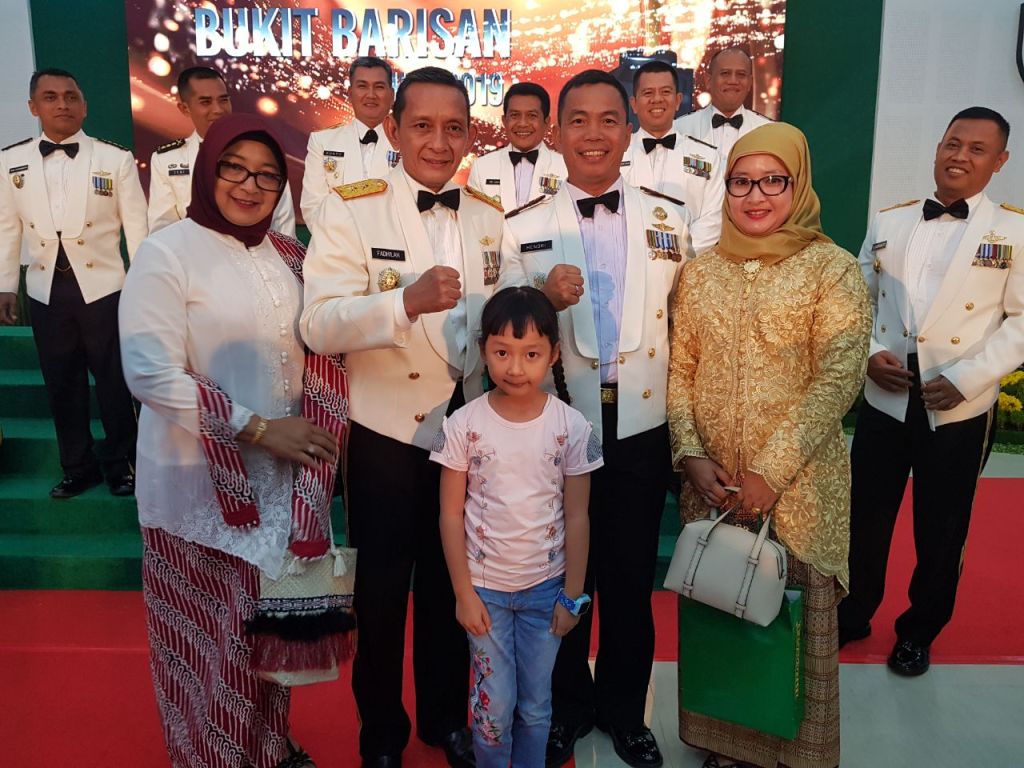 Korem033's tweet image. Kapten Inf Hendri Mulyadi Terima Penghargaan Dari Pangdam I/BB korem033wp.mil.id/2019/11/11/kap…